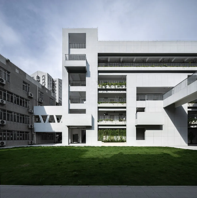 SCAD喜讯 | 华工设计院作品广州中学天润校区扩建工程荣膺2025年度APDC第十六届亚太设计精英邀请赛 WINNER 奖项