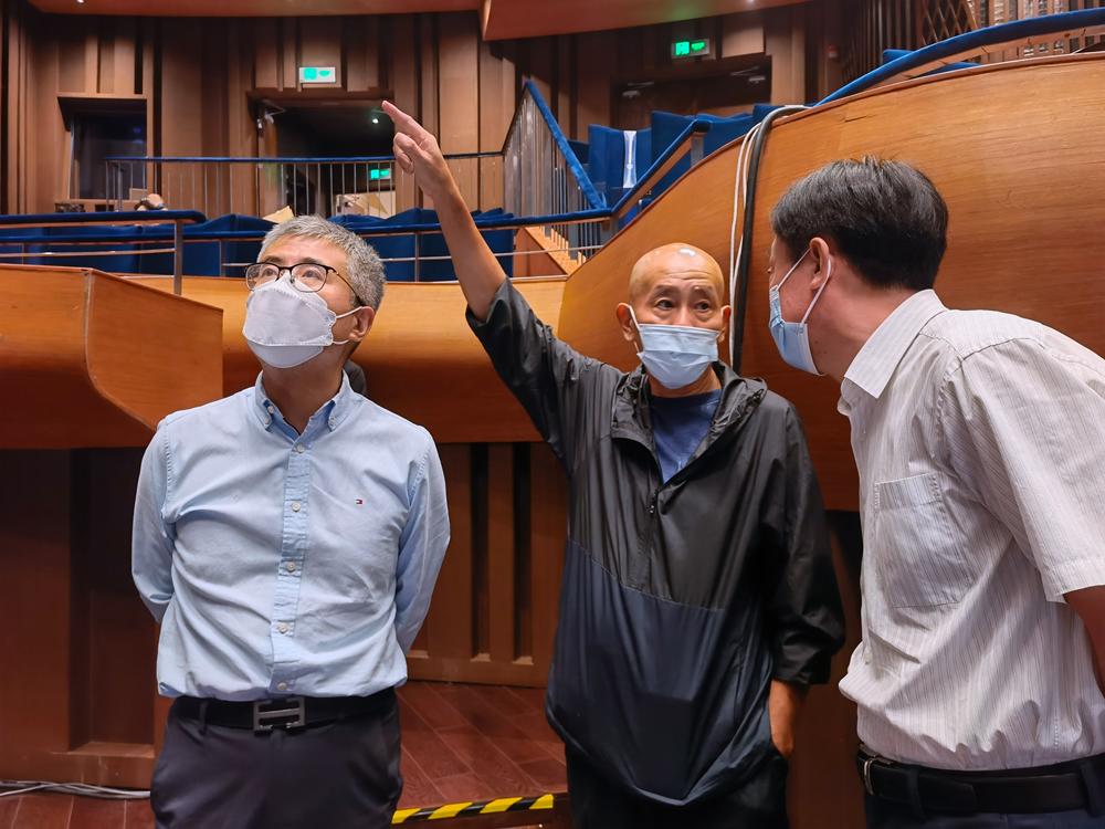 中国勘察设计协会理事长朱长喜一行参观集团上音歌剧院项目