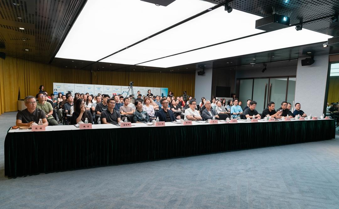 德国盖博建筑国际执行总裁马睿思到访集团开展讲座暨学术交流研讨会