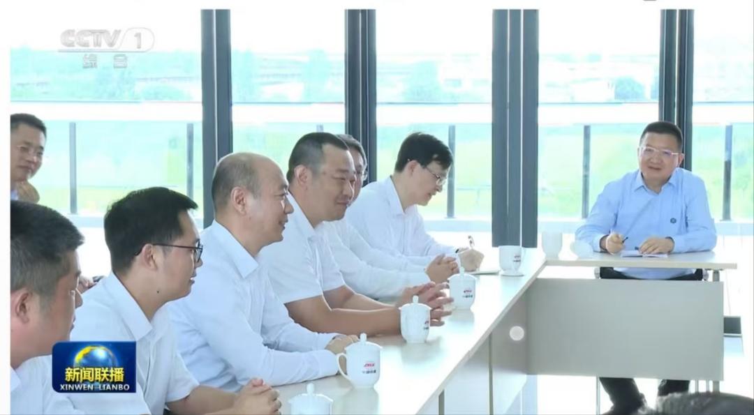 李强在江苏调研 考察南京北站