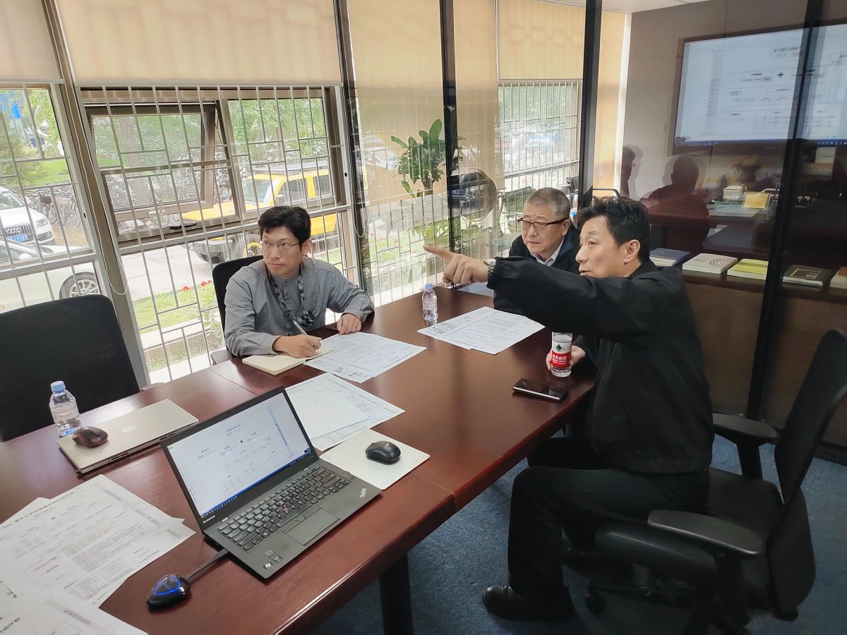 江亿、庄惟敏院士讨论清华校园碳中和规划框架