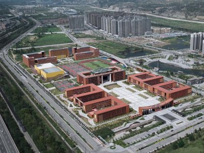 八角星的体量形状宛如伸向世界的敏锐触角/丹麦联合国城办公中心大楼