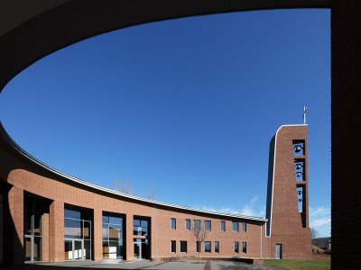 约翰·保罗二世教堂，匈牙利 / Robert Gutowski Architects