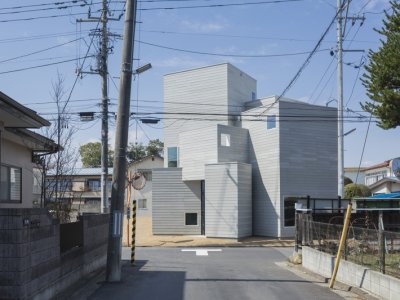 建筑师在日本福岛为自己设计的一座9个盒子组成的住宅