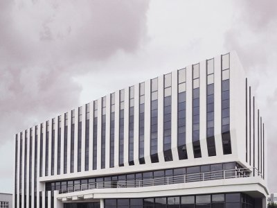 切片层岩，内蒙古林西至尊全集制造有限公司办公楼