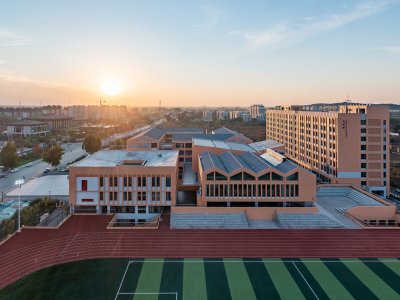 北大新世纪章丘实验学校 / 象外营造工作室