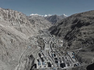 洛扎县中学多功能艺术中心，西藏山南 / 深圳华汇设计