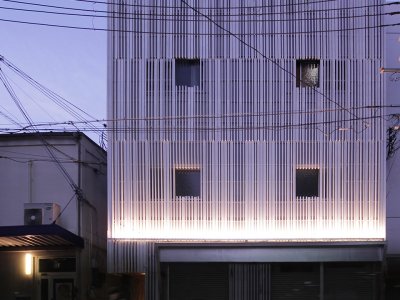 白色条纹公寓，大阪