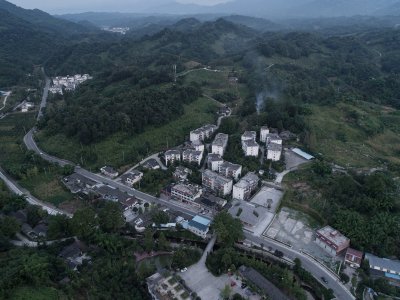 “同一屋檐下” - 四川彭州小石村建筑设计实践 / 时地建筑工作室