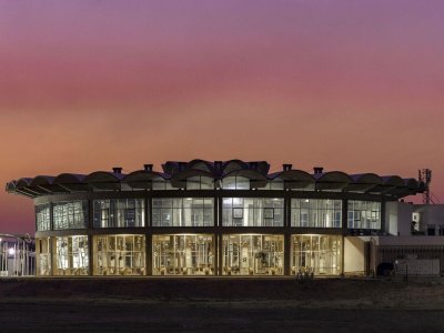 直面轻风，柔化的气场——静安商楼建筑更新 / ArchUnits|一栋设计工作室