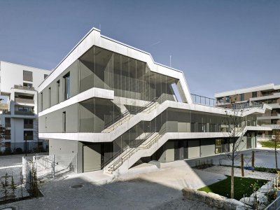 通透开阔，翘首以盼，引领创新：麦考瑞大学创业孵化中心 / Architectus