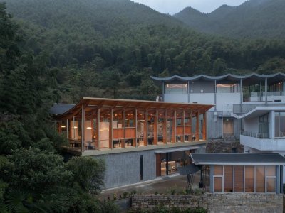 树建筑：JST 哈里斯堡生产工程中心 / 芦泽龙一事务所 & Arcari + Iovino Architects