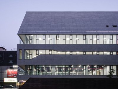 被打开的建筑盒子 — M.C.大楼