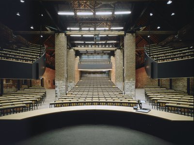 谷仓改建剧院，比利时
