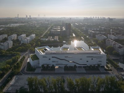 上海交通大学学生服务中心 / 曾群建筑研究室