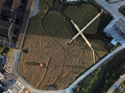 青石寨的稻亭和稻场，福建 / 个个世界+先进建筑实验室