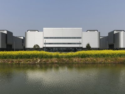 中国上海临港重工业区临港智造园三期厂房立面设计竣工