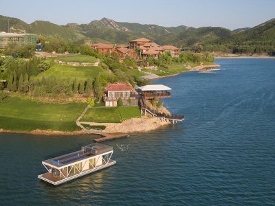 “漂浮之翼”度假船屋，中国
