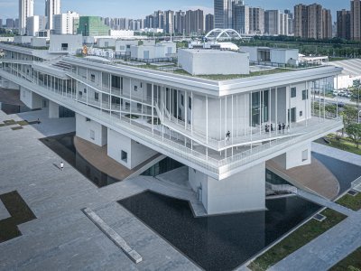 湖南广电芒果马栏山广场，长沙 / 地方工作室
