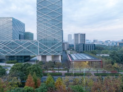 英飞特电动汽车充电站，杭州