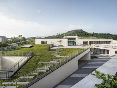 切片层岩——一座具有切片外衣的办公建筑 / 大连松岩建筑设计院有限公司