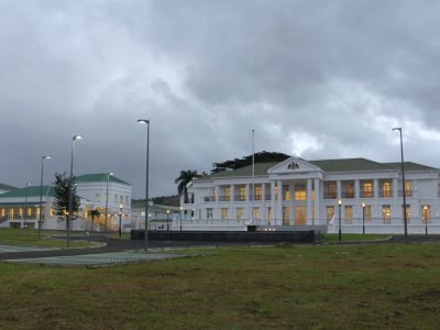 多米尼克总统府及大学