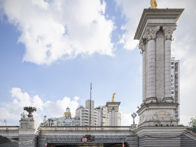 苏州河武宁路桥下驿站，上海 / 致正建筑工作室