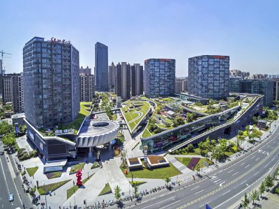 上海绿地中心 徐汇绿地缤纷城 / 株式会社日建设计