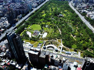 捷运信义线大安森林公园站，台北
