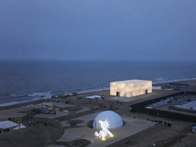 阿那亚戏剧节“候鸟300”海滩临时美术馆 / 合木建筑工作室