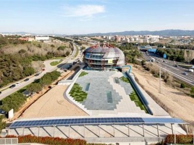 iGuzzini公司总部大楼，西班牙