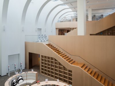 中国武汉贝赛思国际学校室内设计 / 万间设计