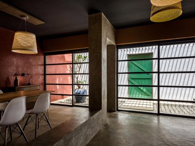 从废弃工厂综合体到原始纯朴摄影棚 / Lovekar Design Associates