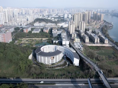 重庆移通学院南湖书院 / 上海意构建筑设计