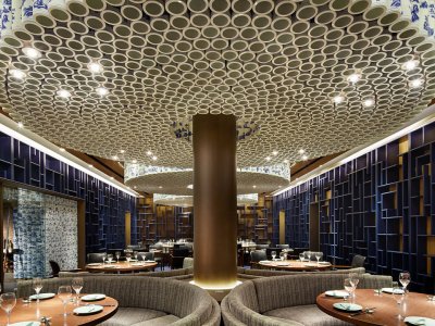 天津开发区的北京烤鸭店“泰钰丰”，Golucci International