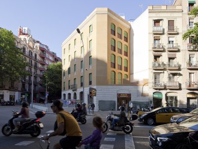 La Carbonería集体住宅修复，巴塞罗那 / Office for Strategic Spaces