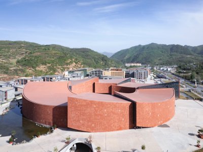 麦积山游客服务中心，天水 / 朱小地工作室 + 北京市建筑设计研究院