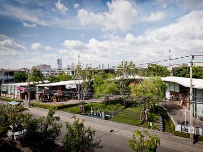 曼谷一处尺度宜人的社区商业 Kreetha7 by Stu/D/O Architects
