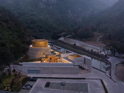 流动立面——摺景大厦 / 出品建筑