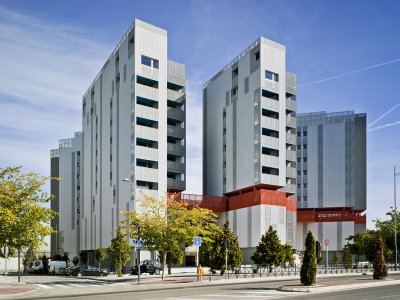 118个社会住房单元的混合建筑，西班牙