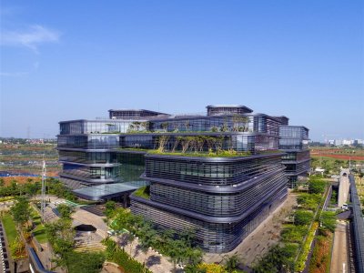 办公楼里包含“广场”和“街道”——联合利华印度尼西亚总部 / Aedas