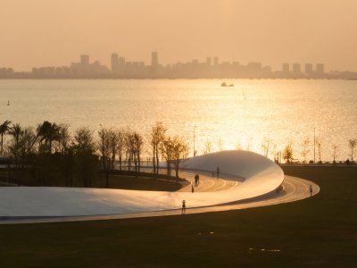 海口“天空之山”滨海驿站 / 藤本壮介建筑设计事务所