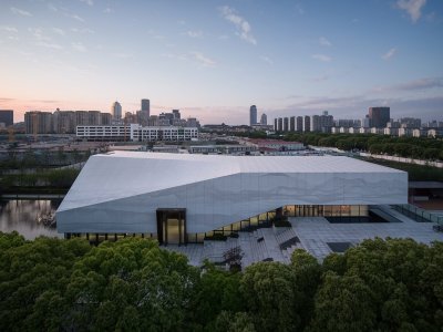 苏州金融商务广场展示中心 / 上海日清建筑设计有限公司