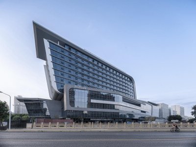 层叠矩阵 ——办公空间中的穿越与漫步 / 零壹城市