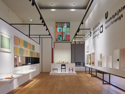 包豪斯学校创立100周年纪念特展展场设计 / 灰空间建筑事务所