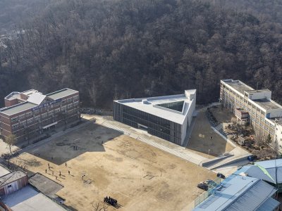 三角形学校，韩国