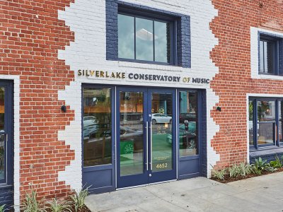 好莱坞大道上的 Silverlake 音乐学校，洛杉矶
