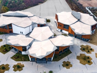 阳信万亩梨园游客服务中心，山东 / 上海绿建建筑装饰设计有限公司 + 加拿大木业