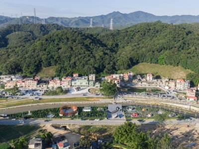 圆缺亭：嵌入地景的山门，惠州 / 风语筑