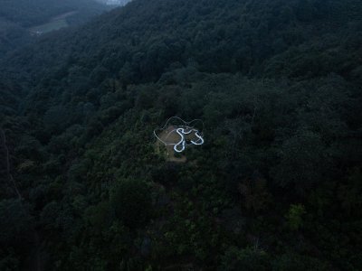 大理无量山一朵茶花高原剧场 / 孔祥伟工作室